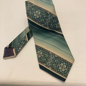 Elegant Green and Cream Patterned 1970 Men's Tie VINTAGE Colorful  Pattern